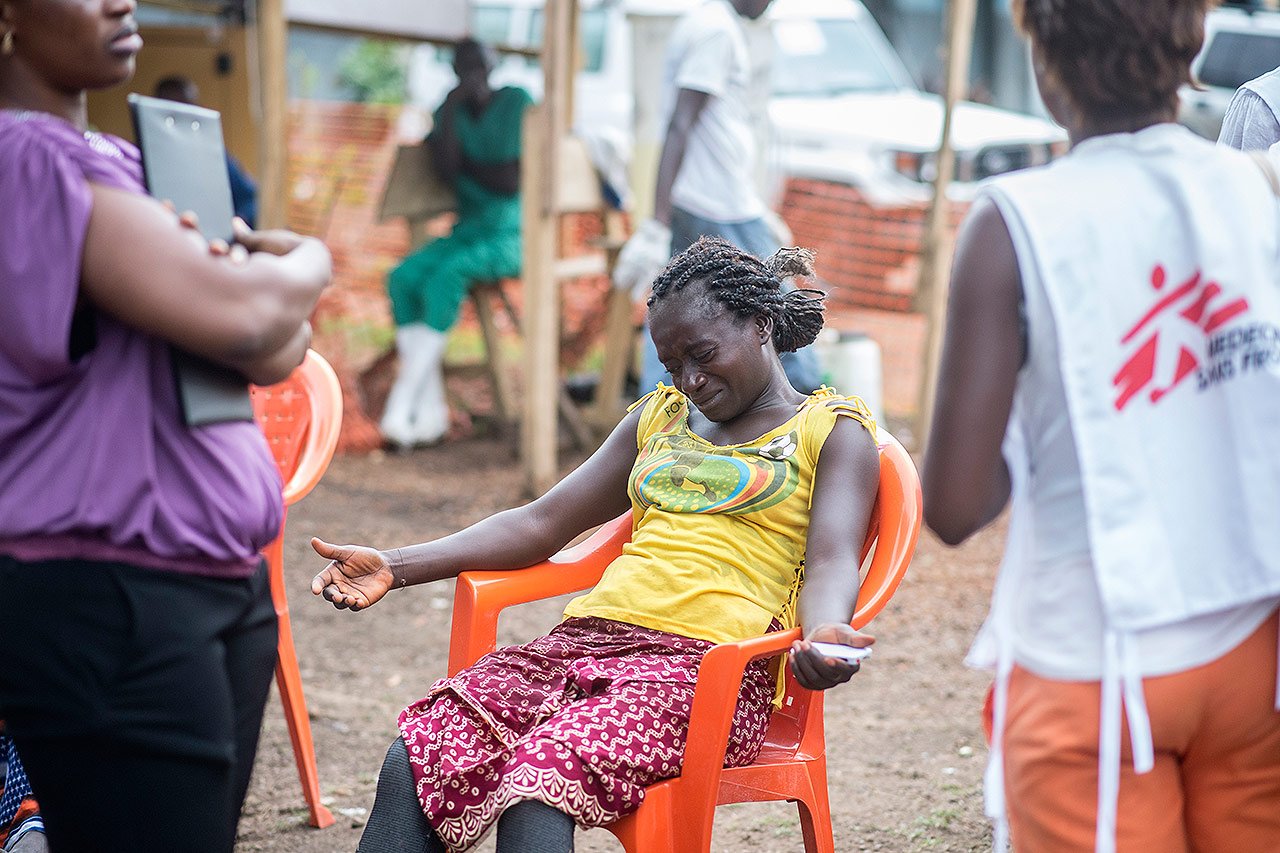 Alors que le nombre de malades semblait décliner, de nouveaux cas ont été signalés en Guinée et en Sierra Leone.