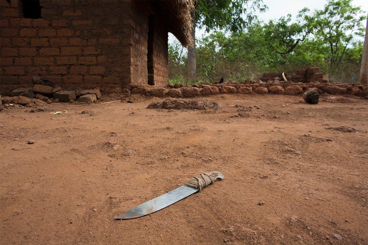 La violence ne s’est pas seulement traduite par des massacres de masse et des actes de torture généralisés, mais a aussi conduit à des déplacements massifs de civils