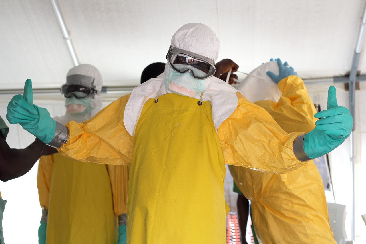 Près de 3 000 MSF, expatriés et personnels nationaux, restent mobilisés contre Ebola en Guinée, au Liberia et en Sierra Leone.