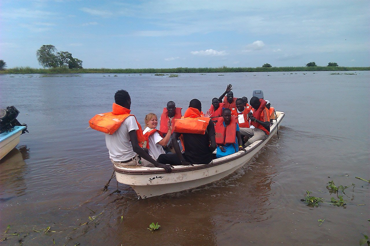 Maartje Hoetjes, médecin MSF, et une équipe mobile en bateau dans l'Etat du Haut Nil, Soudan du Sud