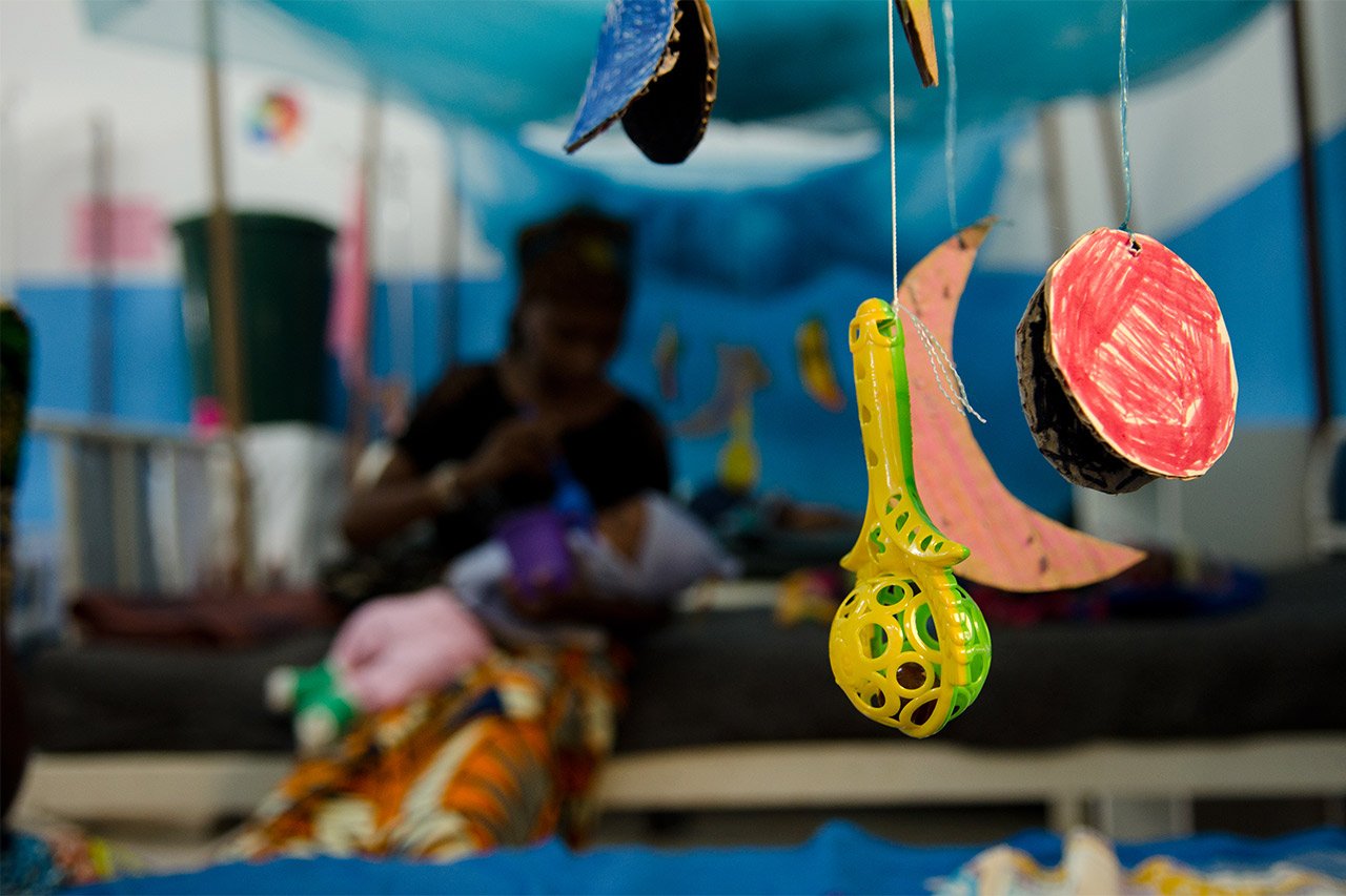 A Batouri et Garoua-Boulaï, le traitement médical classique de la malnutrition chez les enfants va de pair avec un accompagnement psychosocial.