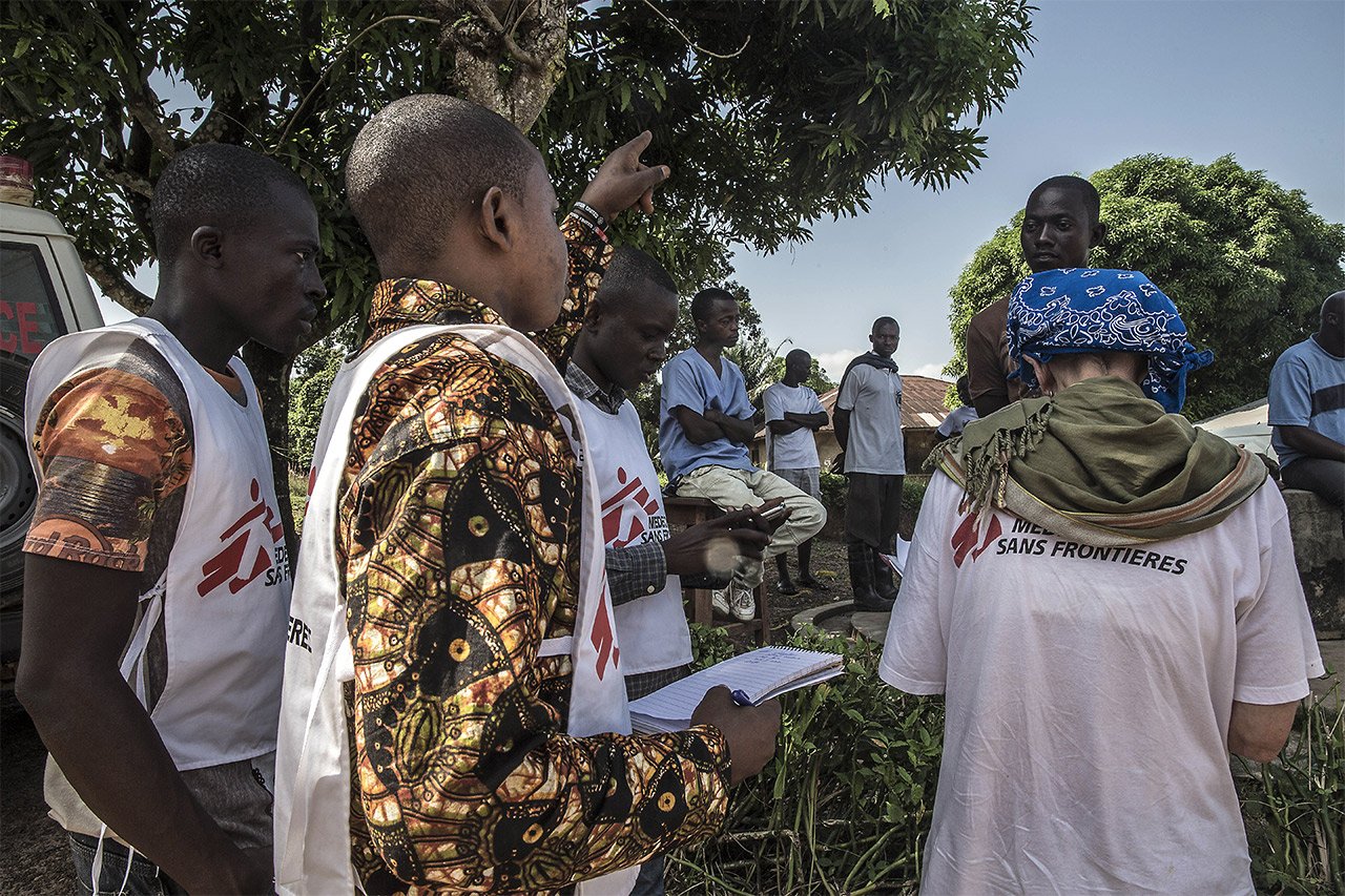 Pour espérer arriver à zéro cas, toute personne qui a eu un contact à haut risque avec un malade ou un mort d’Ebola doit être identifié.
