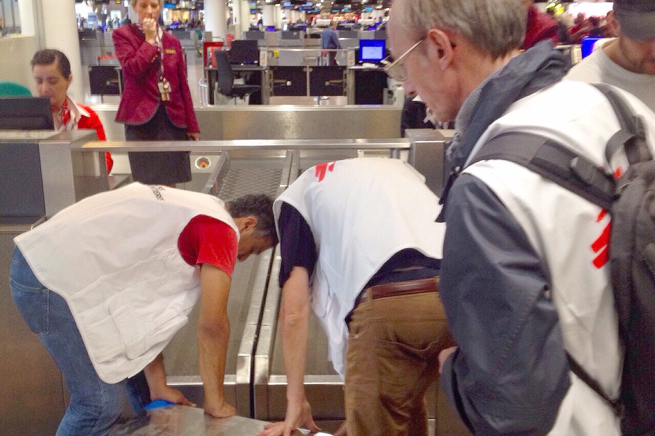 Les équipes MSF au départ de Bruxelles pour Katmandou.
