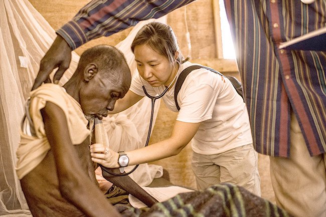 L’aggravation de la situation dans les zones de conflit expose les populations aux violences et leur empêche d’avoir accès aux soins médicaux.