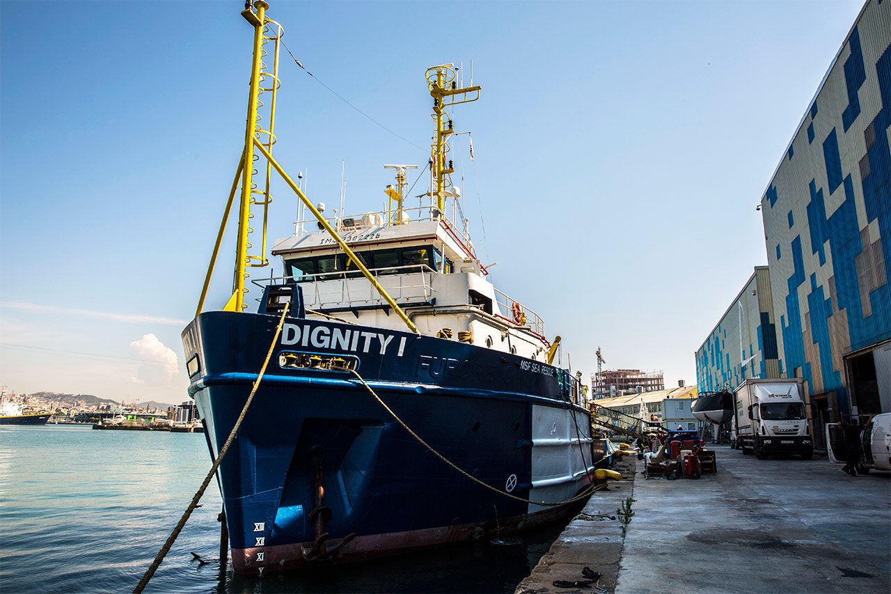 Préparation du Dignity I dans le port de Barcelone, juin 2015