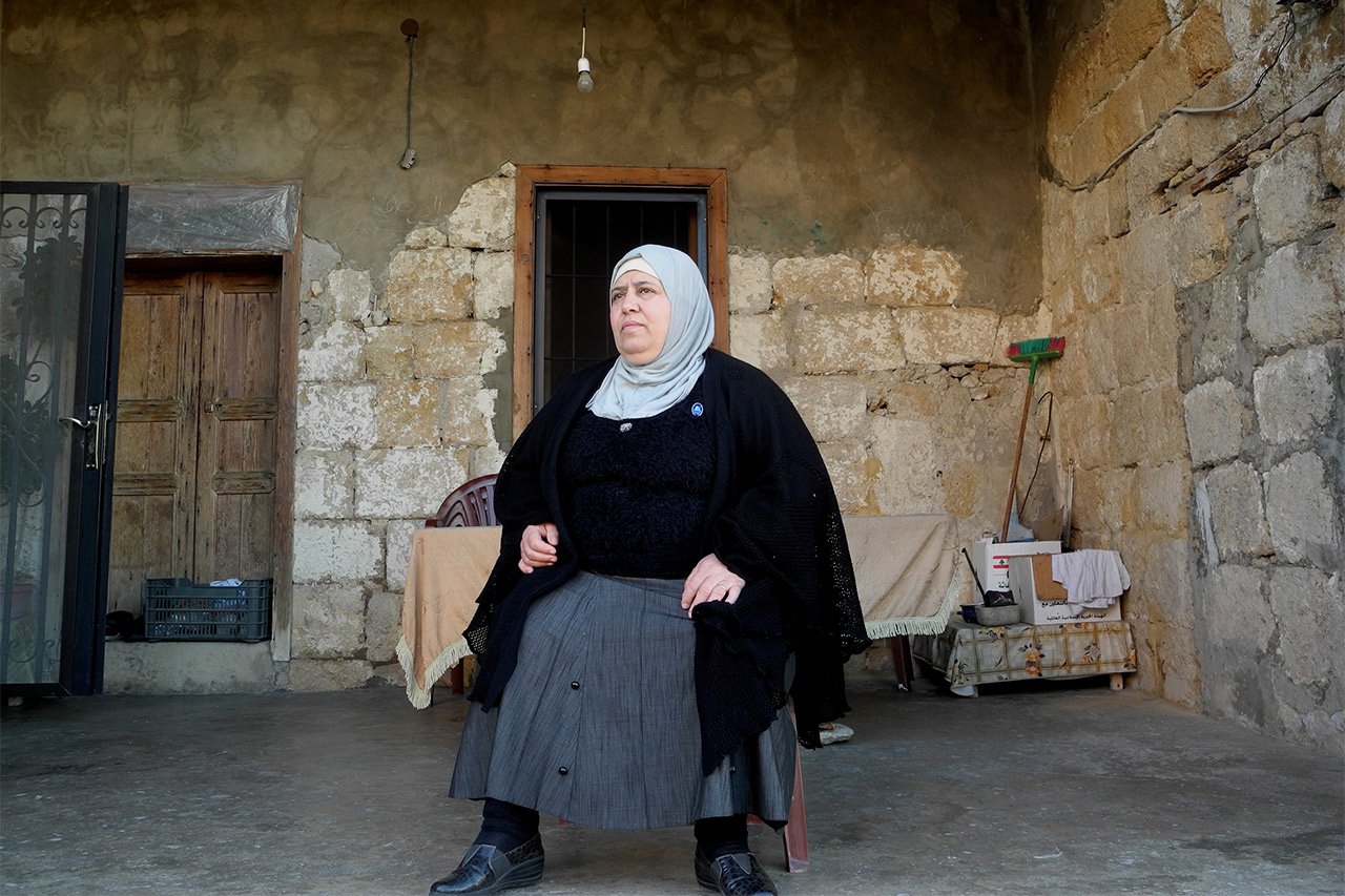 Depuis quatre ans Najah, réfugiée syrienne de 59 ans, vit avec son fils Ahmad dans la région d'Al Minieh, au nord du Liban