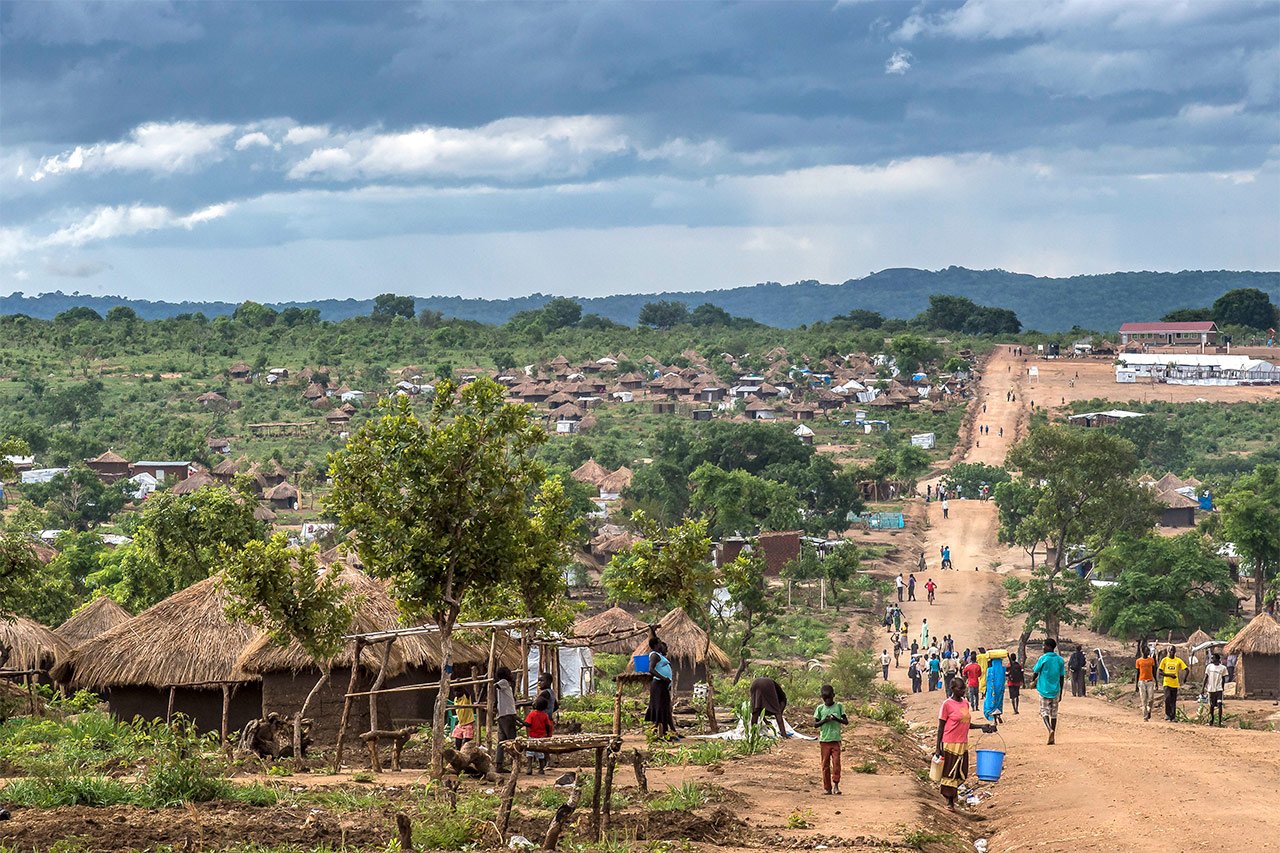 Une des rues principales du camp de Bidibidi en Ouganda.