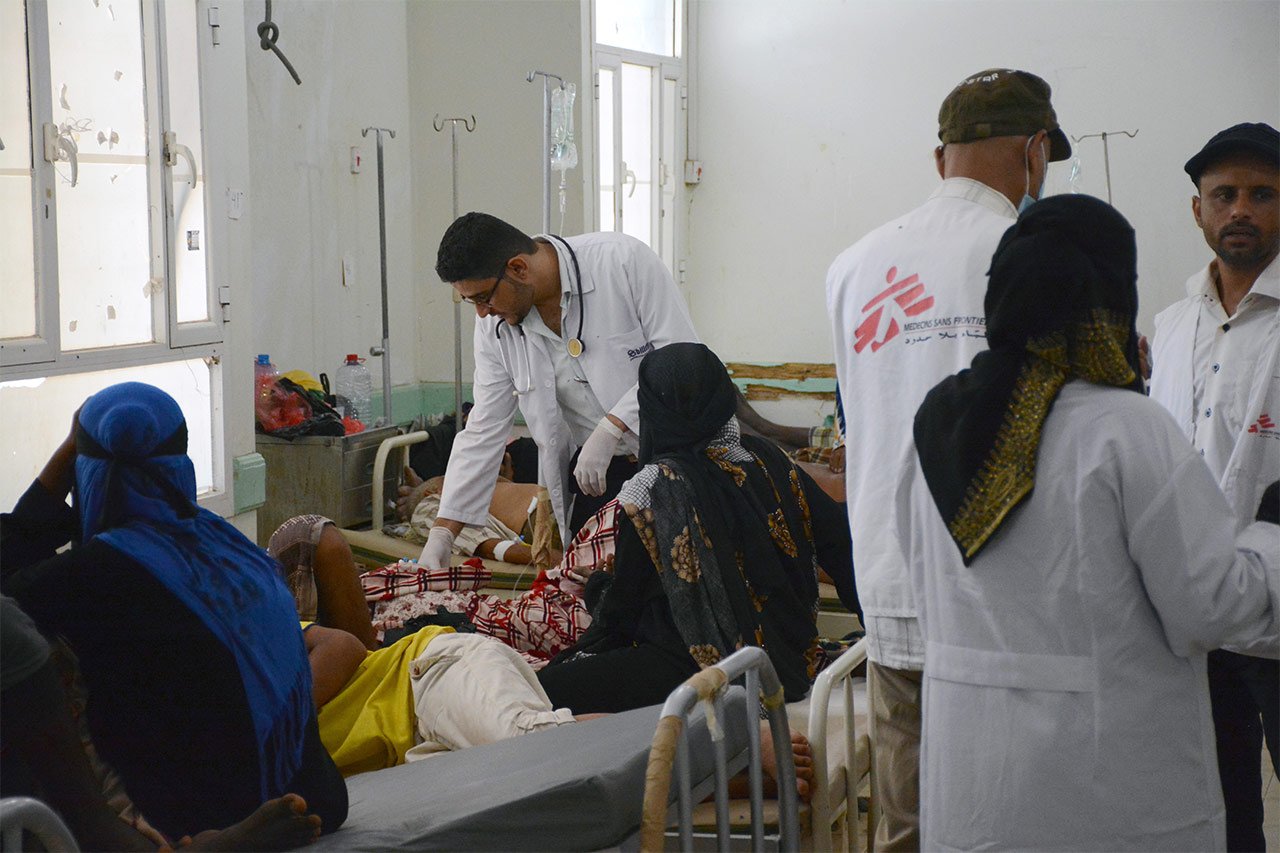 A Aden, une équipe médicale de MSF travaille en collaboration avec le ministère de la Santé dans un centre de traitement du choléra.