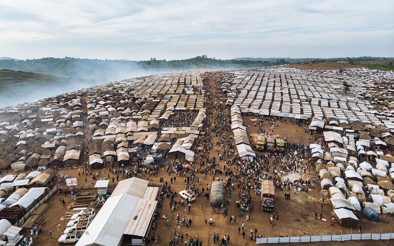 Le site de déplacés de Rhoe, dont la population est passée de 20 000 à 65 000 habitants en 2 mois, suite à plusieurs attaques dans la région.