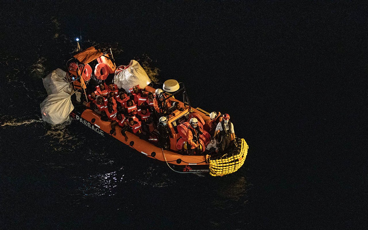 Vue d’une vedette de sauvetage MSF. Méditerranée, 12 mai 2022