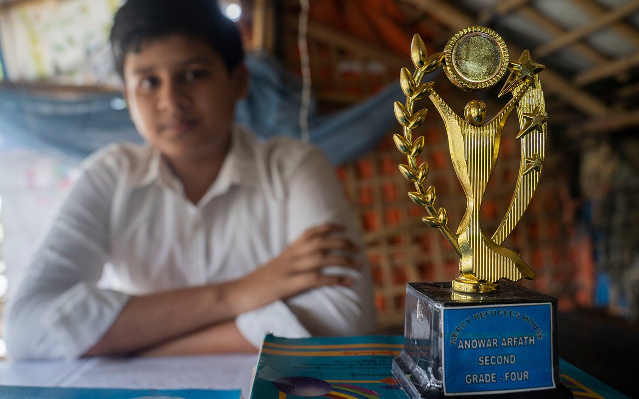 Anwar Arafat, Rohingya de 15 ans qui s'est échappé du Myanmar en 2017 et qui vit désormais dans le camp de réfugiés de Jamtoli au Bangladesh. Cox’s Bazar, Bangladesh. 29.06.2022