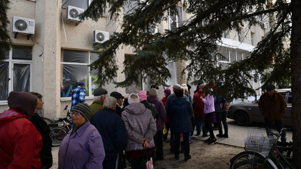 File pour une consultation médicale. Lyman, Octobre 2022. 