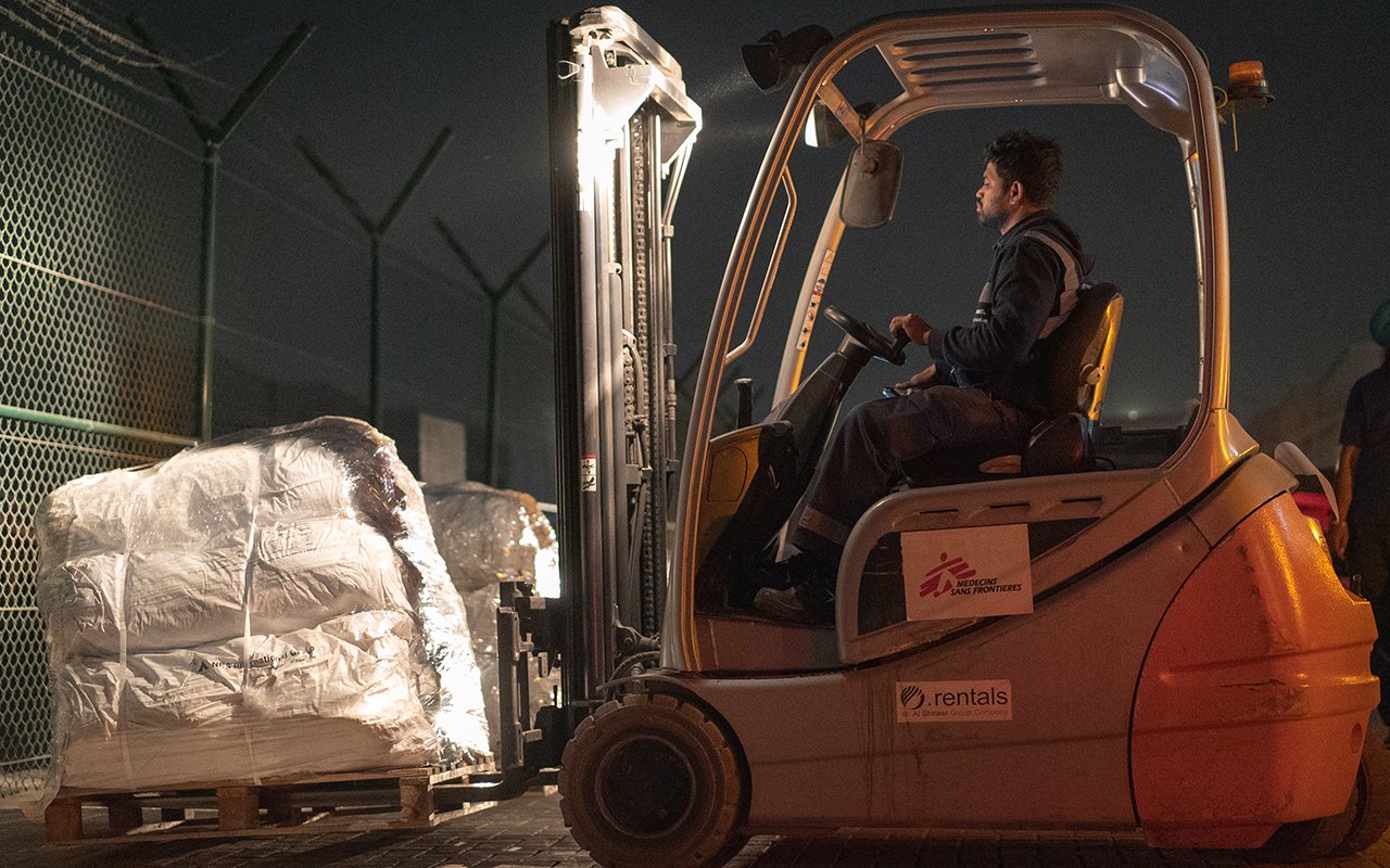 73 Tonnen Material wurden verpackt und sind von Dubai aus gestartet. Weitere Konvois von MSF sollen bald folgen, um medizinisches und nicht-medizinisches Material zu liefern. Dubai, 15. Februar 2023