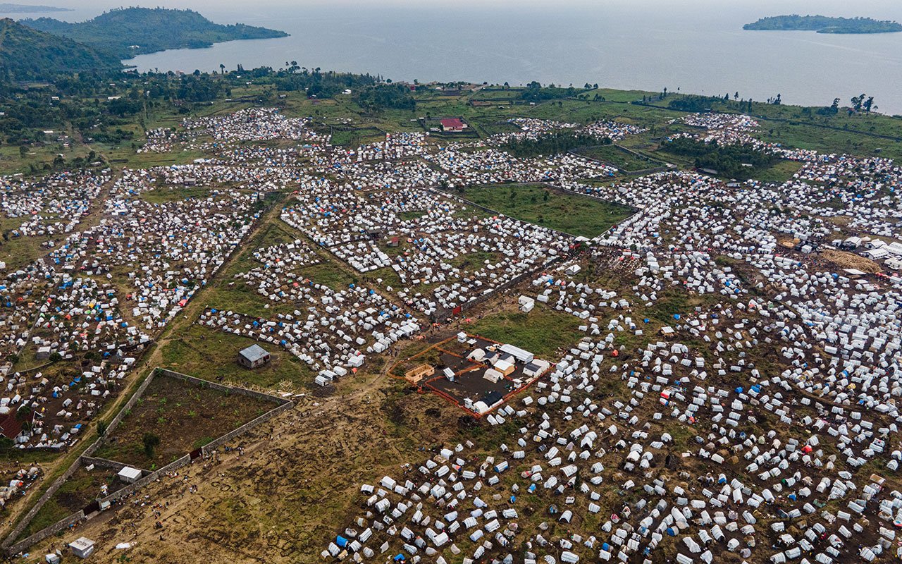 Luftaufnahme des Bulengo-Vertriebenencamp. Demokratische Republik Kongo, Februar 2023.