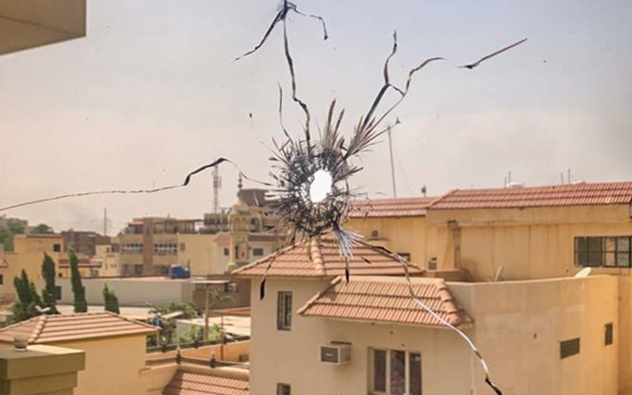 Impact de balle dans les locaux de MSF à Khartoum, au Soudan. 21 avril 2023.