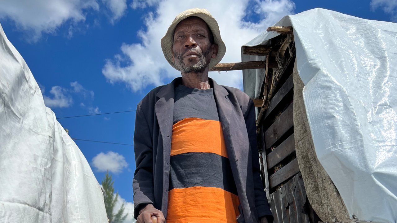 Bakongo ist 77 Jahre alt und lebt in einer Siedlung für Binnenvertriebene an der Grenze zwischen Nord- und Süd-Kivu.