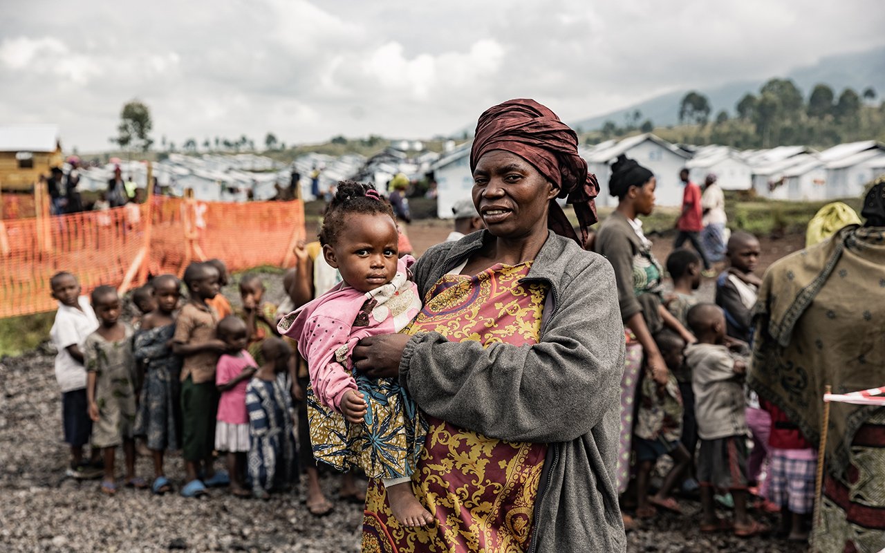 Sabrina, agricultrice, vit à Kanyaruchinya depuis deux mois après avoir fui les affrontements armés dans le territoire de Rutshuru. RDC, 1er mai 2023