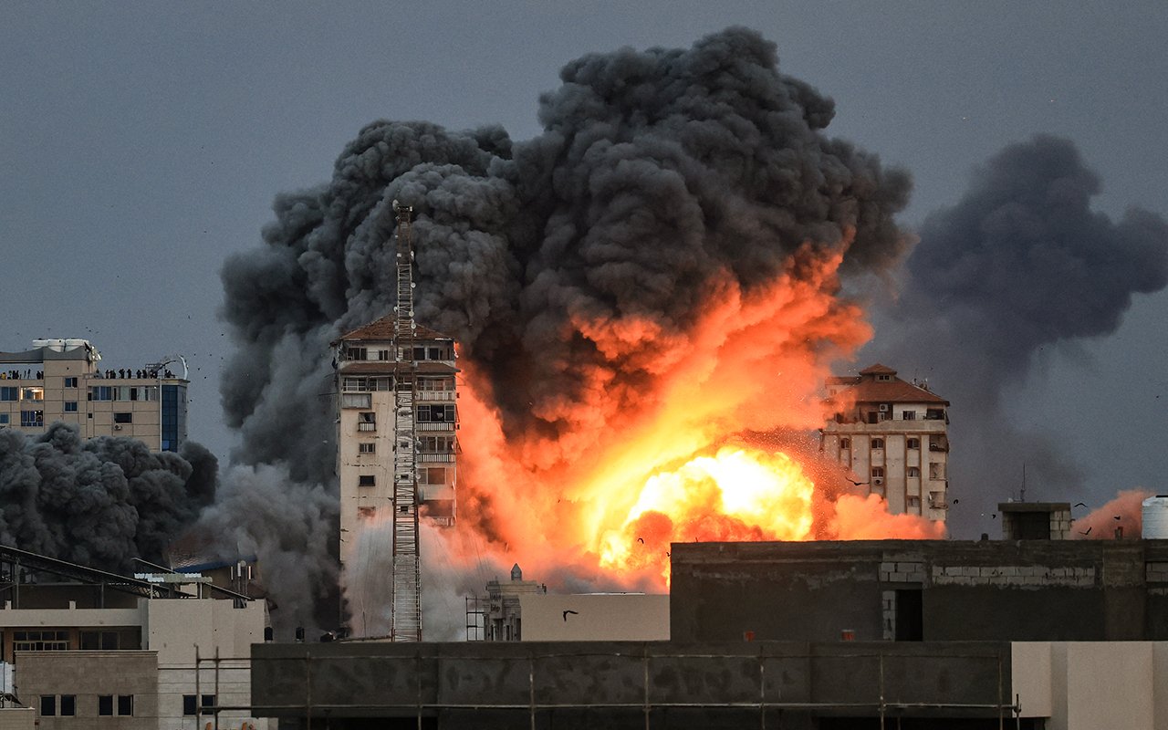 Attaque aérienne israélienne sur l'immeuble Palestine Tower. Gaza, 7 octobre 2023