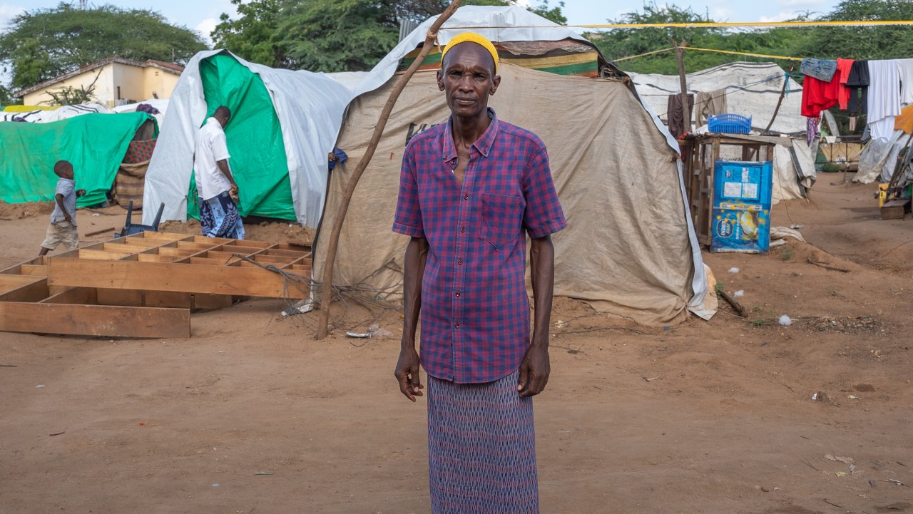 Portrait d'une homme déplacé par les inondations dans le comté de Garissa.