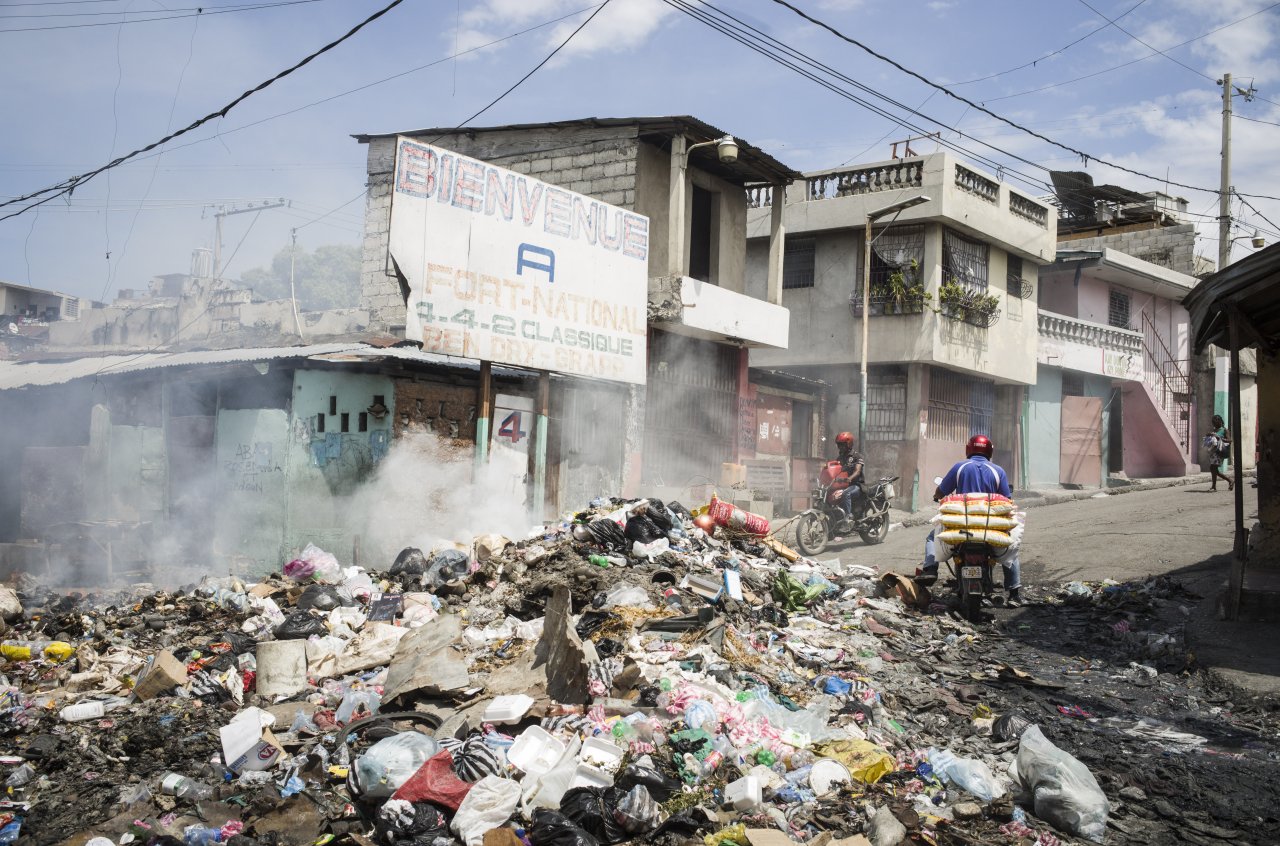 Vue du centre-ville de Port-au-Prince et des destructions par les nombreux combats qui ont eu lieu.