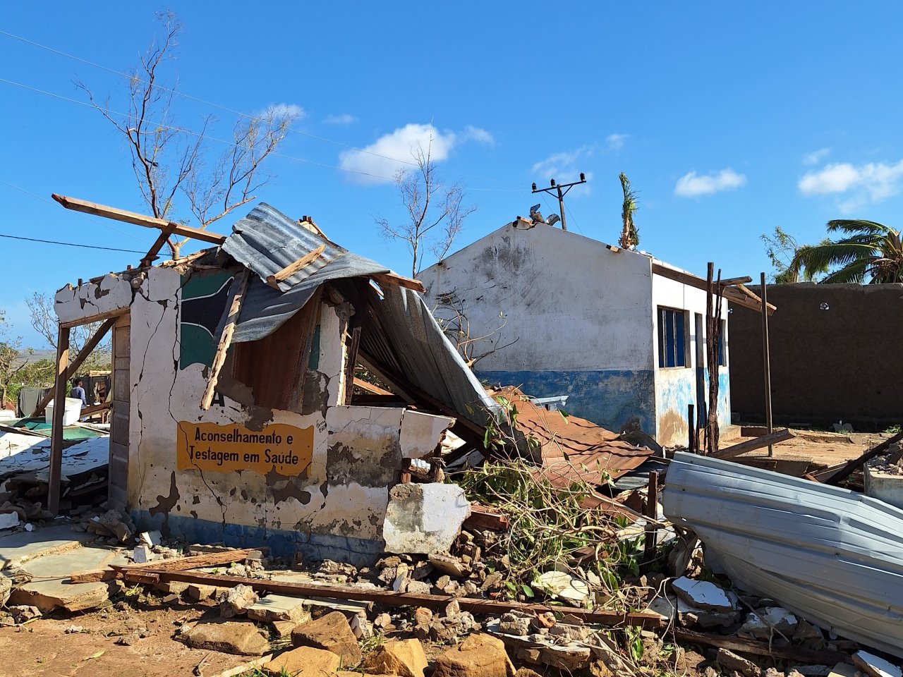 Le centre de santé de Nanlia, entièrement détruit par le passage du cyclone Chido.