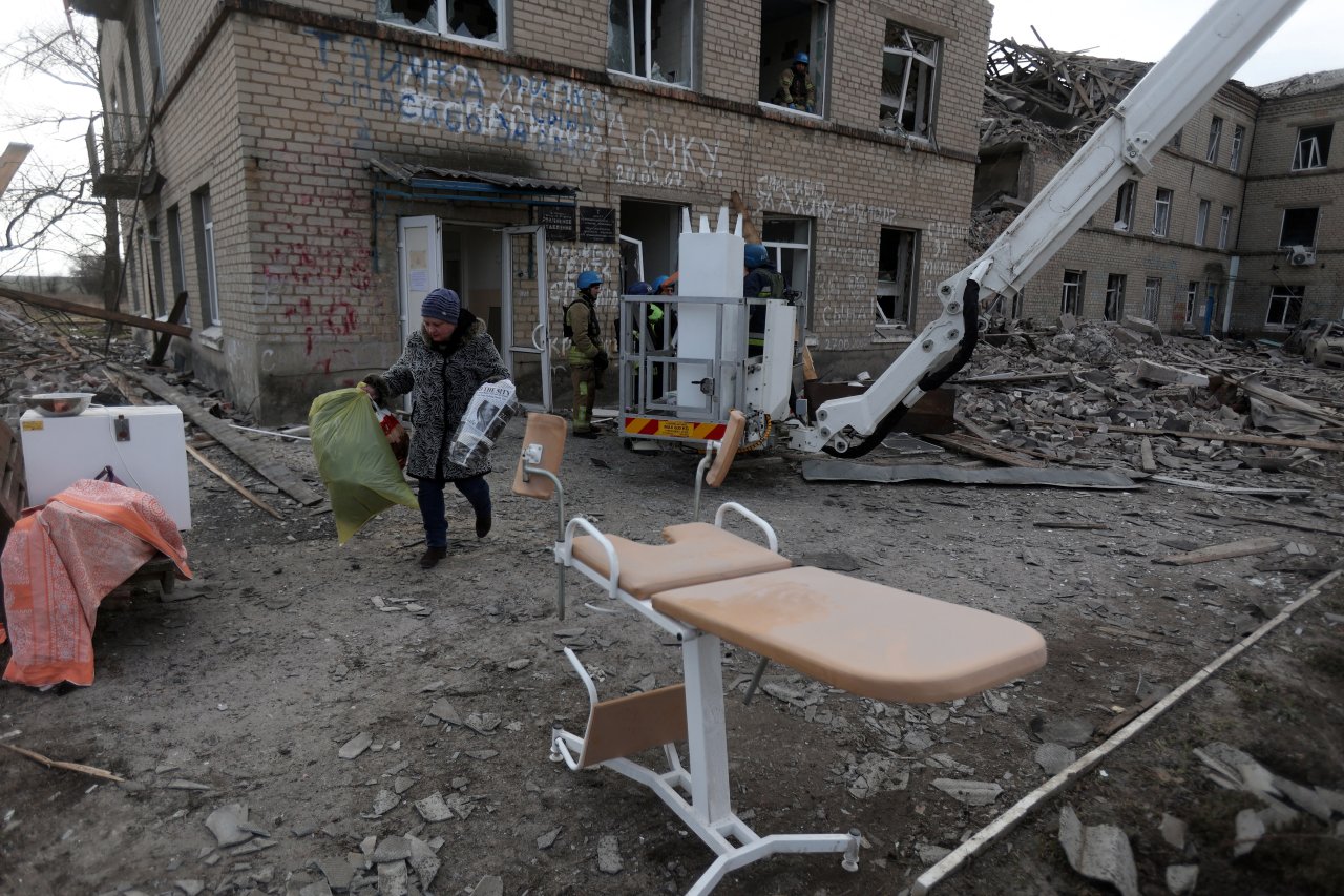Eine Entbindungsklinik wurde durch einen russischen Raketenangriff in der Stadt Selydove zerstört.