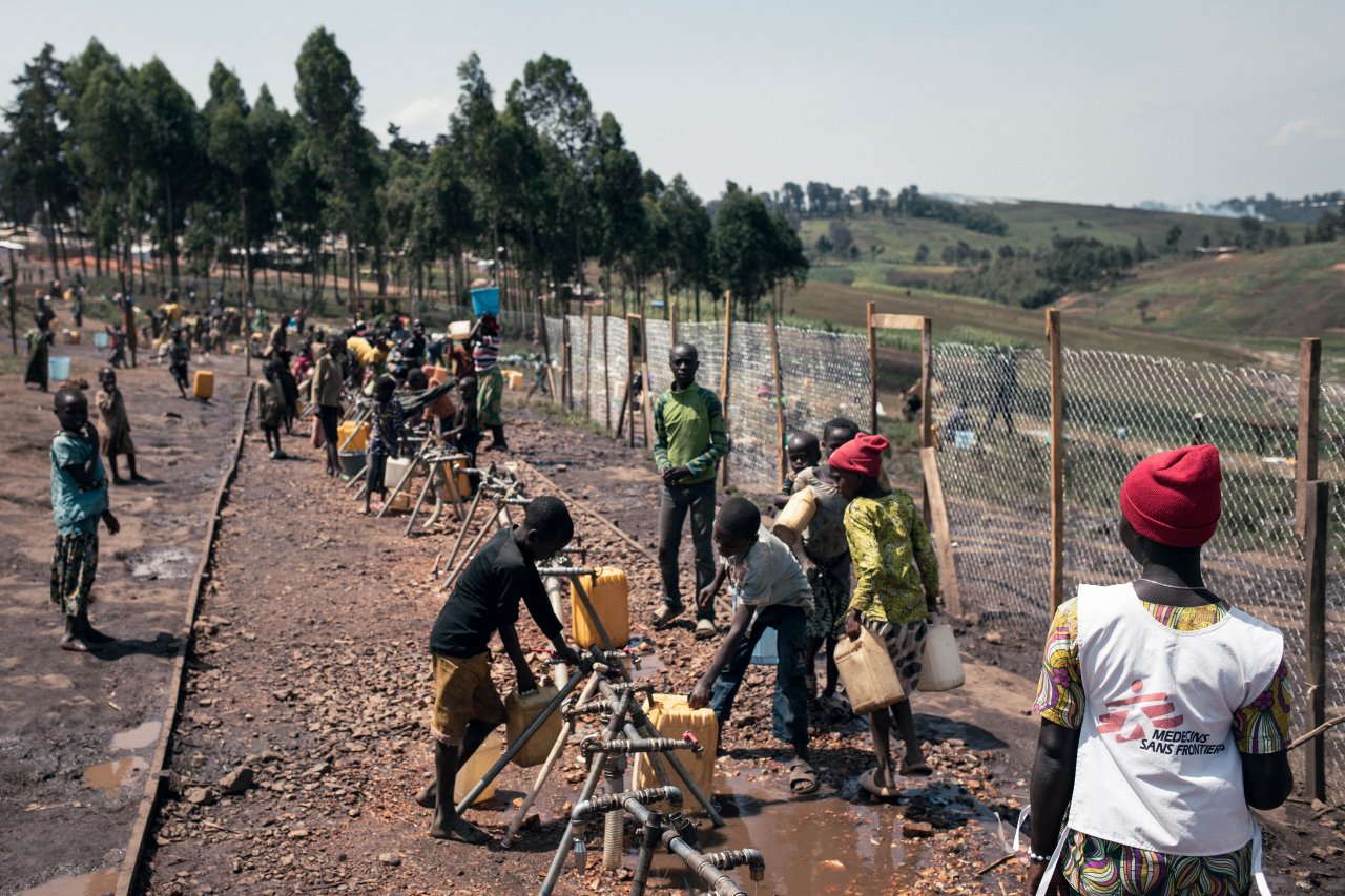 Vue d'un des points d'eau mis en place par MSF dans le camp de Plaine Savo, qui accueille environ 76 000 personnes déplacées.