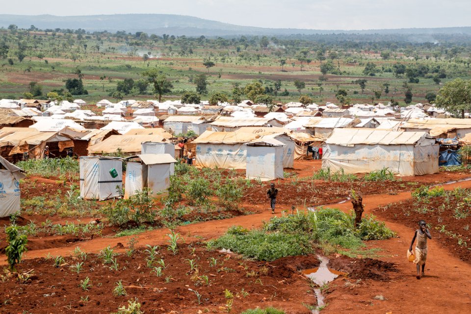 Tanzanie: La pression s’intensifie dans les camps où les réfugiés burundais continuent d’affluer en grand nombre. Entre 600 et 1000 personnes arrivent chaque jour à Nduta, un camp déjà plein depuis novembre 2016 et qui abrite 117 000 personnes, soit plus du double de sa capacité.