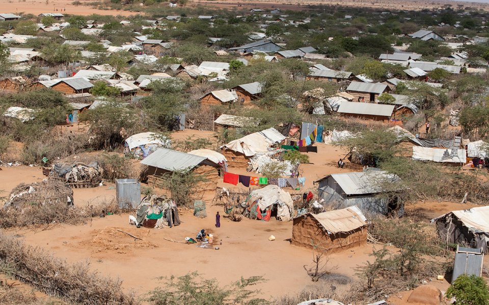 Am 6. Mai 2016 kündigt Kenias Regierung aufgrund von Sicherheitsbedenken die Schliessung von Dadaab an. 