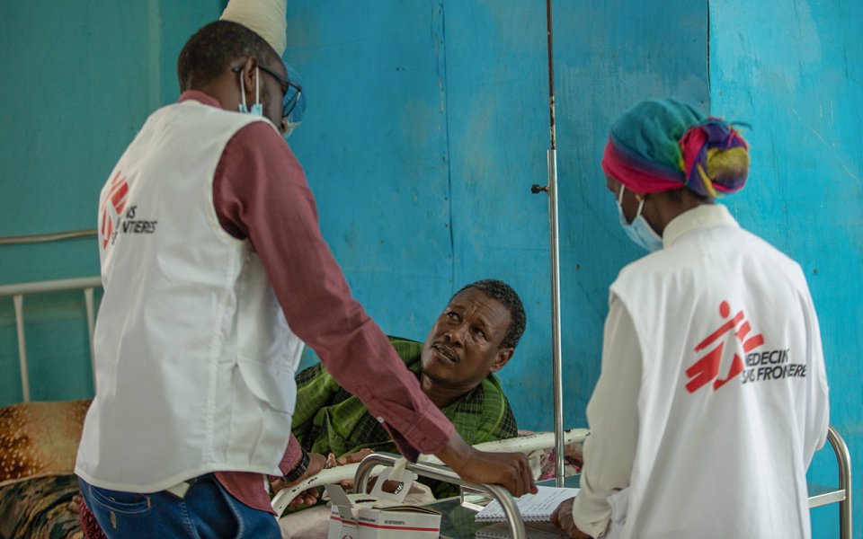 Les camps de Dadaab comptent aujourd’hui 228 308 réfugiés, dont plus de 96 pour cent sont des Somaliens. Plus de la moitié ont moins de 18 ans et n’ont jamais vécu en Somalie. MSF est actuellement le seul prestataire de soins médicaux dans le camp de Dagahaley, avec un hôpital de 100 lits et deux postes de santé.