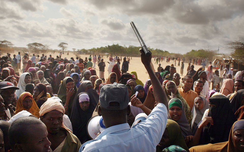 Zwischen 2006 und 2011 eskaliert die Gewalt in ganz Somalia und immer mehr Menschen suchen jenseits der Grenze in Kenia Zuflucht.