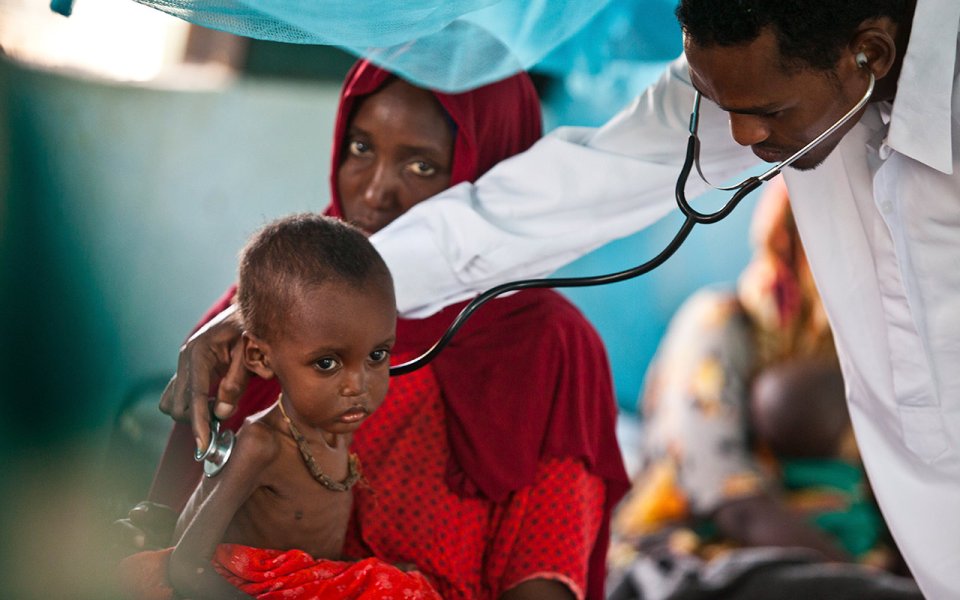 Les enquêtes de santé et de nutrition menées par MSF en avril 2009 dans le camp de Dagahaley révèlent des taux élevés de malnutrition aiguë parmi les réfugiés, alors qu’ils font déjà face à une diminution des rations alimentaires.