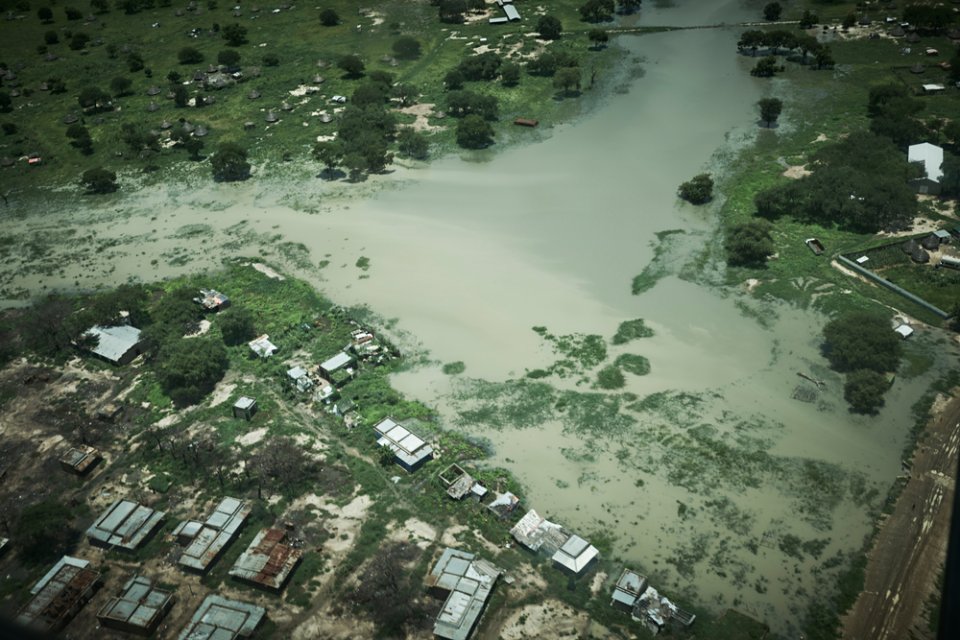 Überschwemmungen in Agok aus der Luft. Südsudan, August 2022.