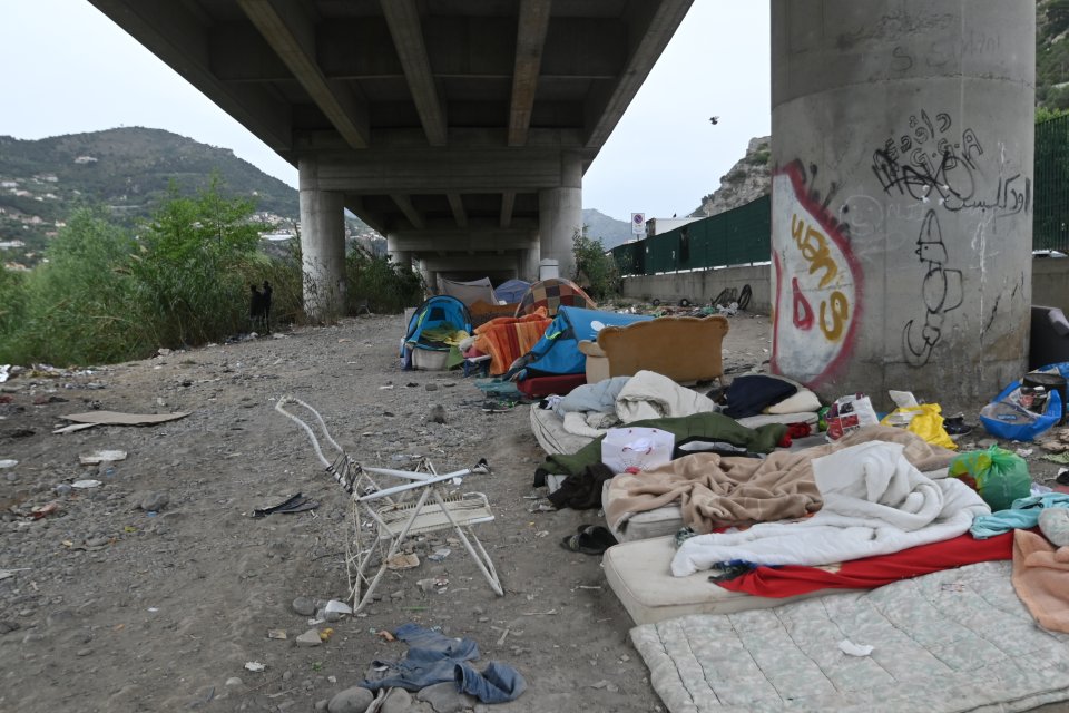 Inoffizielles Camp von Menschen auf der Flucht in Ventimiglia, Italien. Juli 2023.