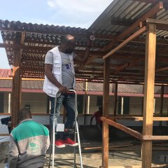 MSF richtet im Regionalspital von Buea, Kamerun, eine Isolierstation mit 20 Betten für Covid-19-Patienten ein. 