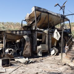 Ein vom Feuer zerstörtes Gebäude im Flüchtlingslager Moria