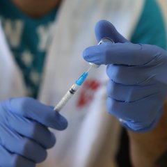 Un vaccin contre le Covid-19 en train d’être préparé.