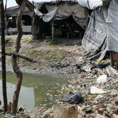 Zone d'ordures dans le marché principal du camp de déplacés de Bentiu.