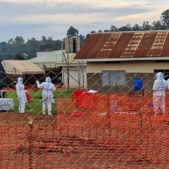 À l'hôpital de Mubende, nos équipes ont mis en place une unité de traitement Ebola de 36 lits pour les cas suspects et confirmés. 