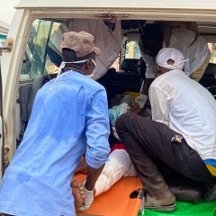 Sudanesische Kriegsverletzte kommen in das Spital von Adré. Tschad, Juni 2023.