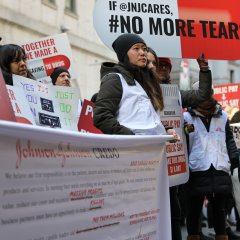 Manifestation organisée par MSF en 2020 devant la bourse de New York pour demander la baisse du prix de la bédaquiline.
