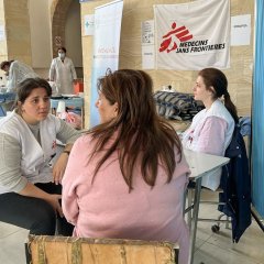 Les équipes MSF offrent des consultations en santé mentale et des premiers soins psychologiques aux personnes fuyant le Haut-Karabakh. Goris, province de Syunik, sud de l'Arménie, 28 septembre 2023