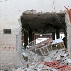 Eine Moschee, die durch einen Luftangriff zerstört wurde, bei dem zwei Palästinenser im Geflüchtetencamp Dschenin getötet wurden. 25. Oktober 2023.