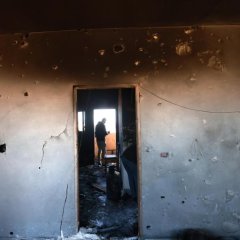 In der Nacht vom 20. auf den 21. Februar 2024 führten die israelischen Streitkräfte eine Operation in Al Mawasi, Khan Younis, Gaza, durch, bei der ein Schutzraum, der das Personal von MSF und ihre Familien beherbergte, bombardiert wurde.