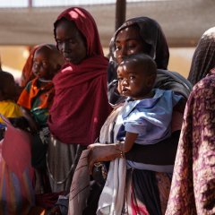 Humanitäre Nothilfe und Nahrungsmittelhilfe im Lager ZamZam, Nord-Darfur.