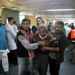 Arrivée de blessés à l'hôpital Al Shifa, Gaza ville. 2009.