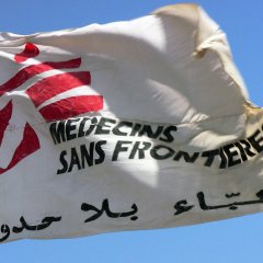 Le drapeau de MSF sur l'hôpital du Camp Kalma, le plus grand camp de déplacés internes au Darfur. 2008.
