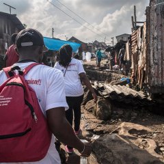 Les équipes ont distribué en 4 jours plus de 1,5 millions de traitements contre le paludisme aux habitants de Freetown et de cinq districts environnants.