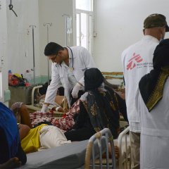 A Aden, une équipe médicale de MSF travaille en collaboration avec le ministère de la Santé dans un centre de traitement du choléra.