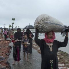 En trois semaines, plus de 422000 Rohingya, directement victimes de violences, ont fui l’Etat de Rakhine au Myanmar vers le Bangladesh.